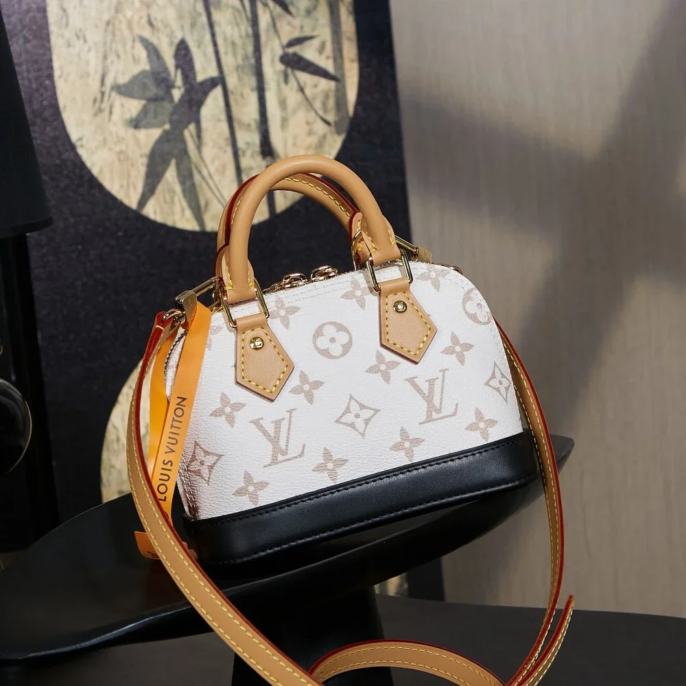 LOUIS VUITTON. dimensions 18